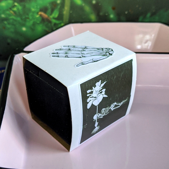 Skull and Crossbones Statement Ring Size 8 - Picture 4 of 12